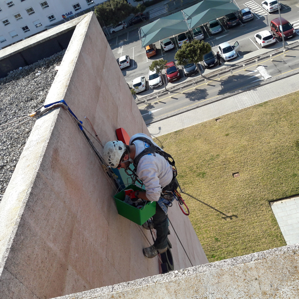 Bajantes de fibrocemento en desmontaje