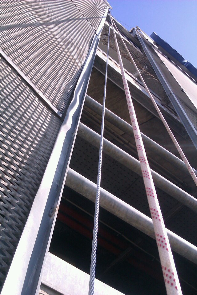 Instalación cartel publicitario