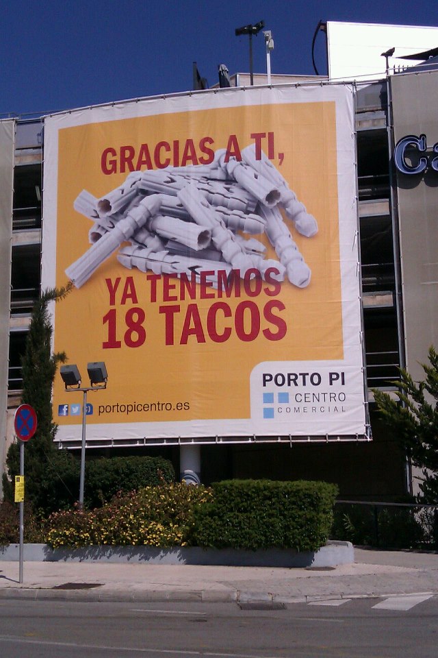 cartel publicitario edificio